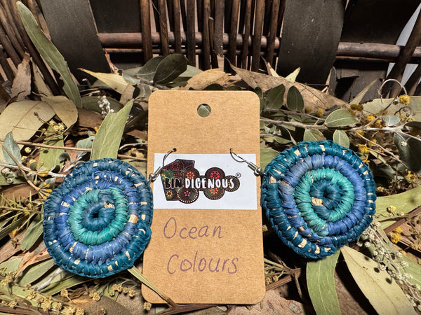 Handwoven raffia jewellery